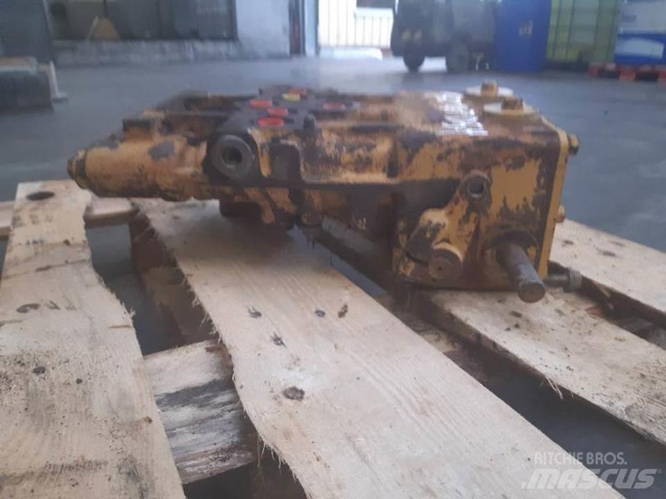 CAT D5H Гідравліка
