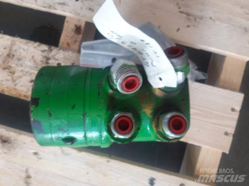 CAT IT18B Гідравліка