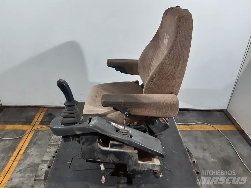 CAT M312 Кабіна