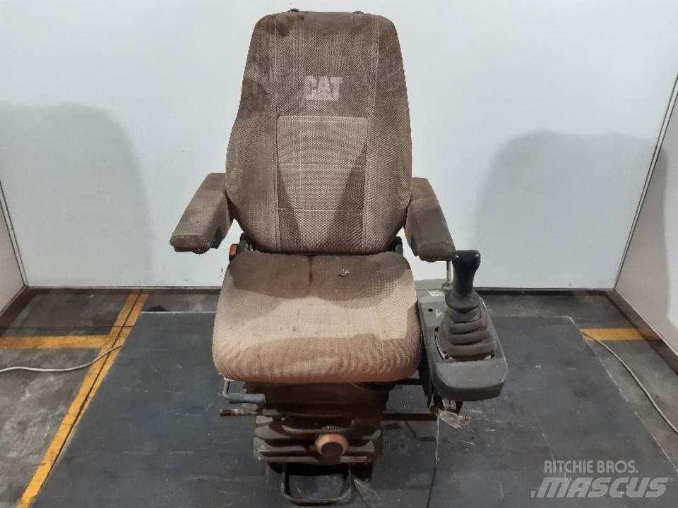 CAT M312 Кабіна