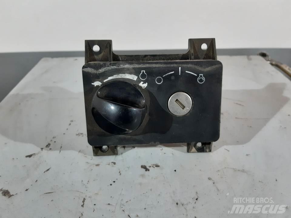CAT M313C Кабіна