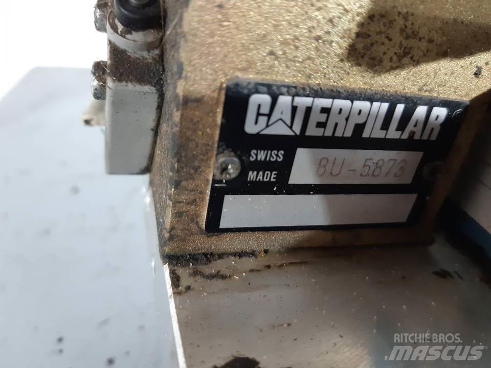 CAT M318 Кабіна