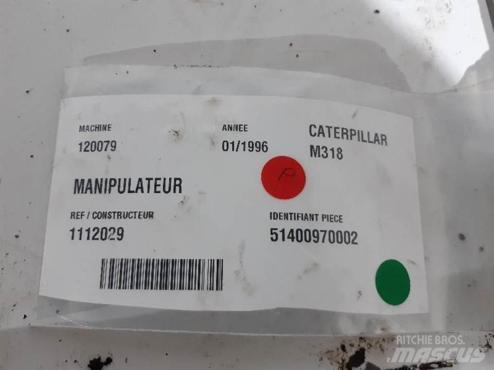CAT M318 Кабіна