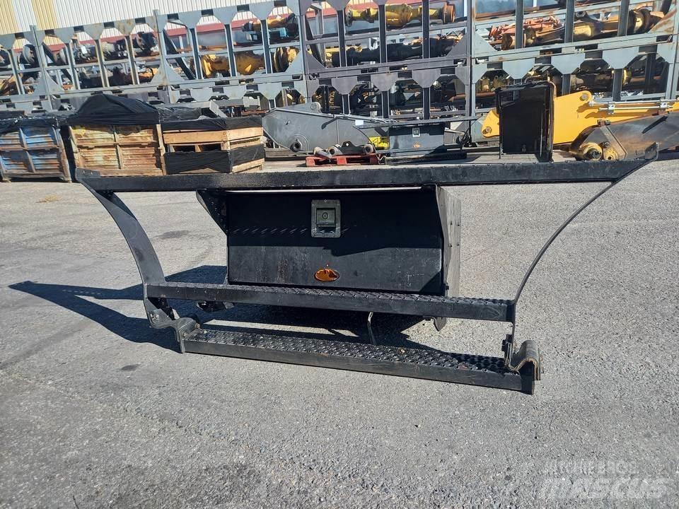 CAT M320F Кабіна