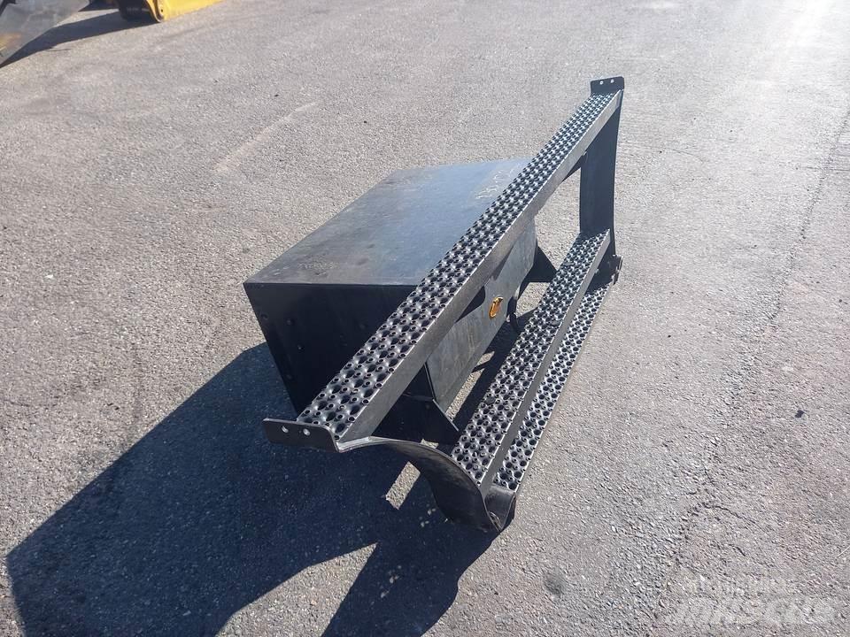 CAT M320F Кабіна