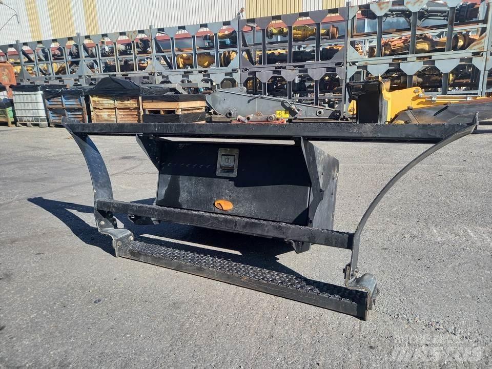 CAT M320F Кабіна