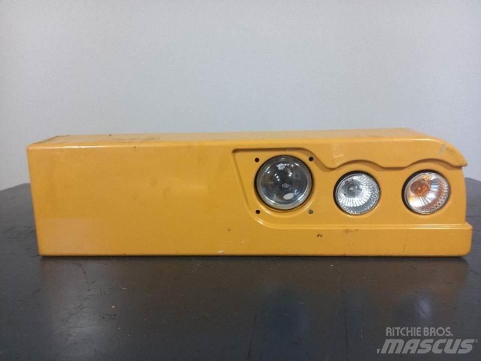 CAT M320F Кабіна