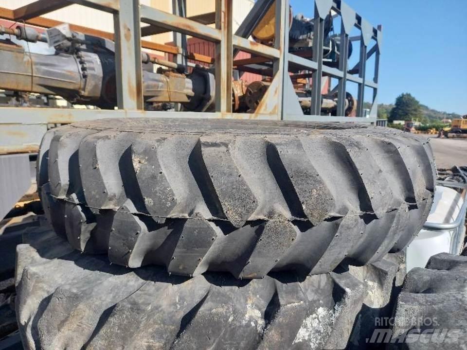 CAT M320F Гусениці