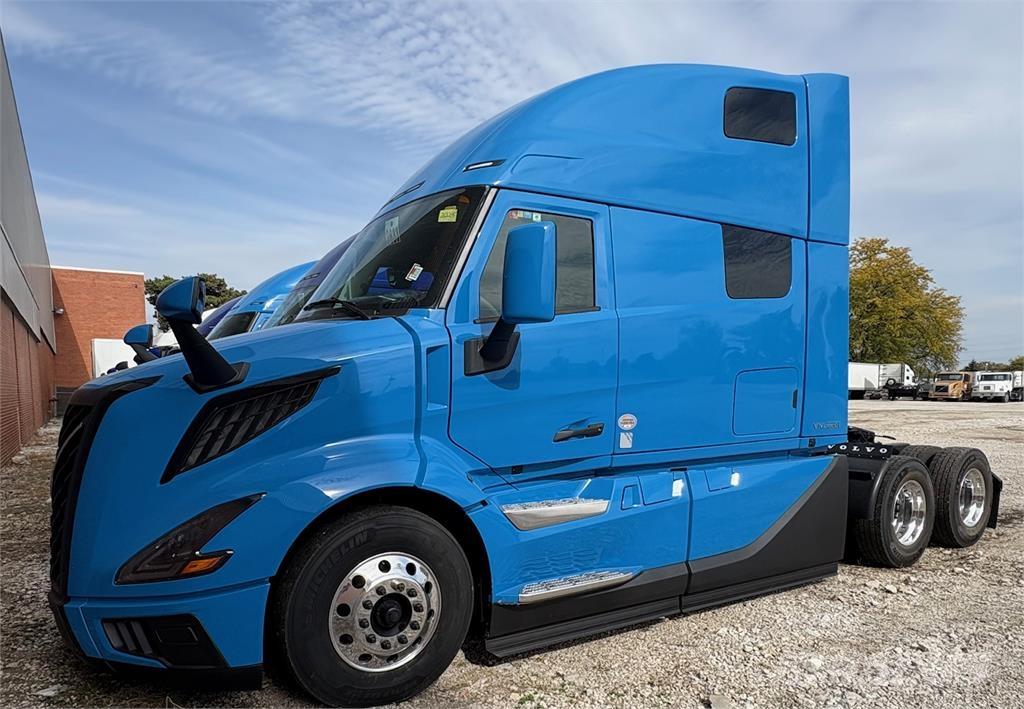 Volvo VNL Вантажівки / спеціальні