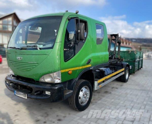 Avia D90 (4x2, Cummins) Вантажівки з гаковим підйомом