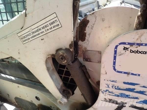 Bobcat 773 Міні-навантажувачі