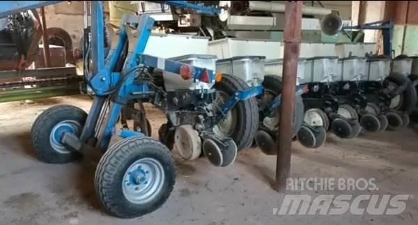  _JINÉ USA) Kinze - 3000 Трактори