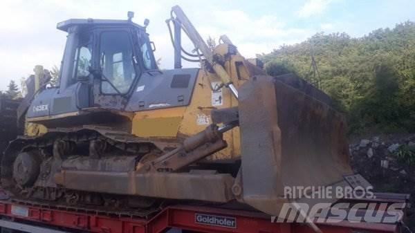 Komatsu D65 EX-12 Гусеничні бульдозери