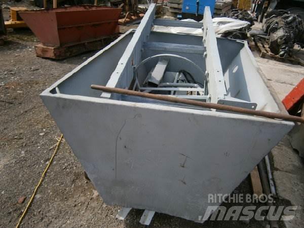 Multicar 25 Різцетримачі для комунальних служб
