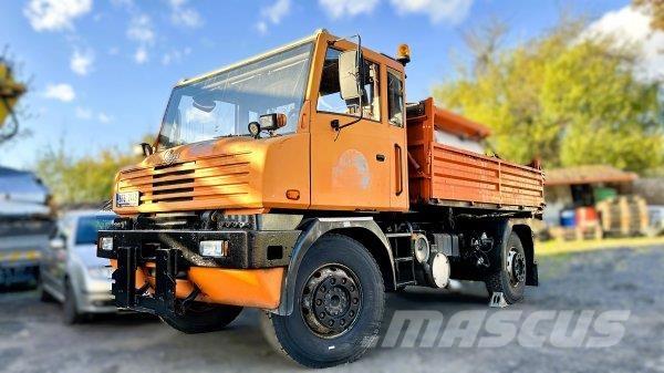 Praga NTS 265 + sypač Розсіювачі солі та піску