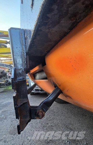 Praga NTS 265 + sypač Розсіювачі солі та піску