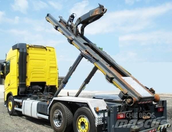 Volvo 500 +Combi-Lift Вантажівки з гаковим підйомом