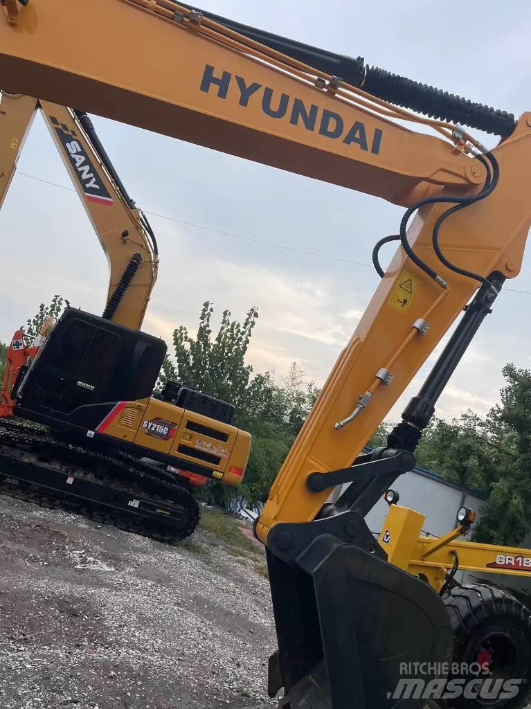 Hyundai R220 Гусеничні екскаватори