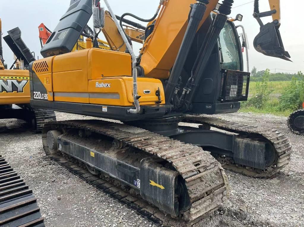 Hyundai R220 Гусеничні екскаватори