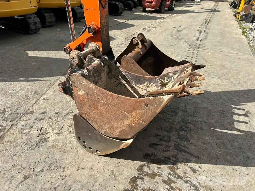 Hitachi ZX 80 SB Середні екскаватори 7т. - 12т.