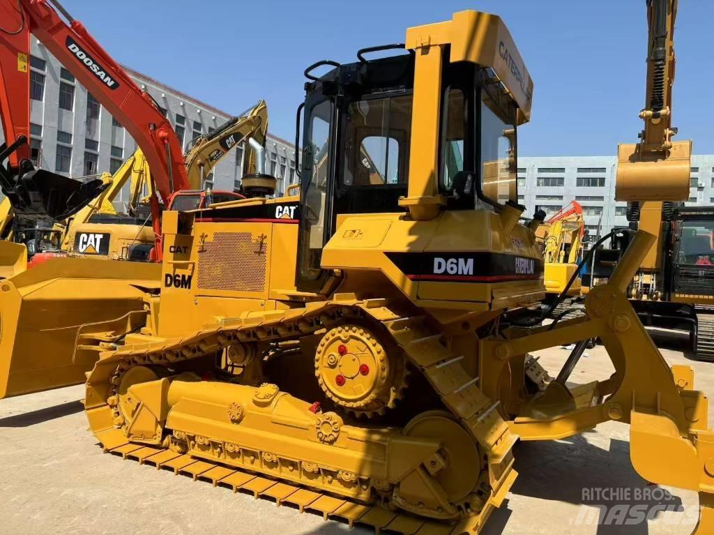 CAT D 6 M XL Гусеничні бульдозери