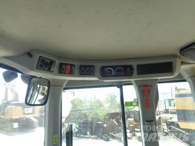 CAT 930M Фронтальні навантажувачі