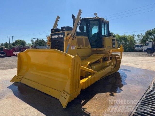 Komatsu D65EX-18 Гусеничні бульдозери