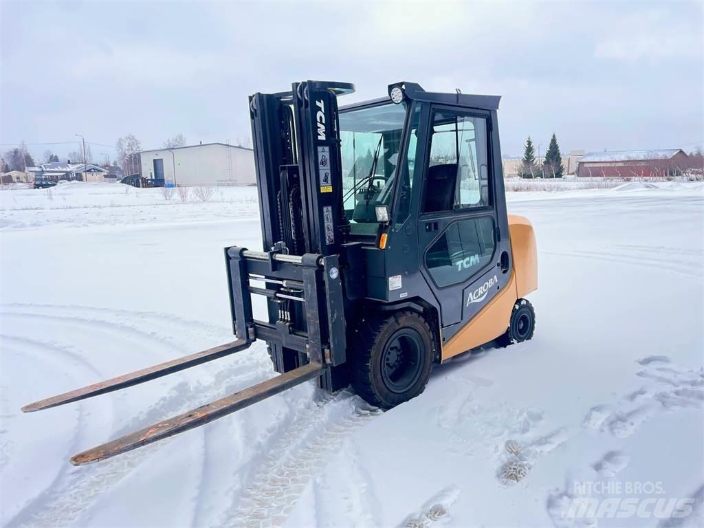 TCM FA 30D ACROBA Дизельні навантажувачі
