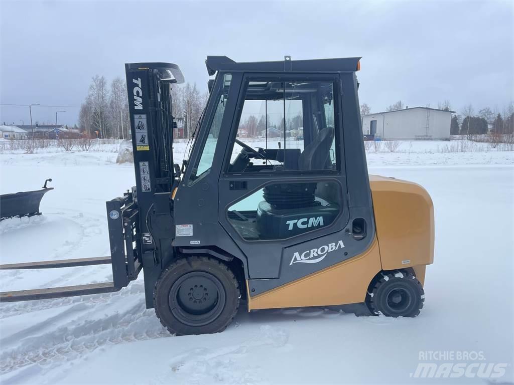 TCM FA 30D ACROBA Дизельні навантажувачі