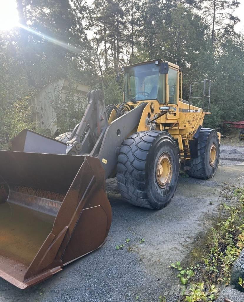 Volvo L 220 D Фронтальні навантажувачі