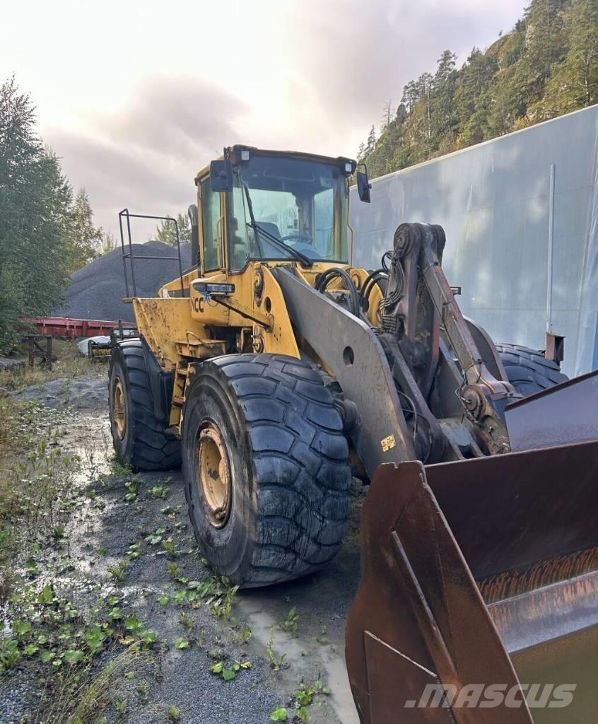 Volvo L 220 D Фронтальні навантажувачі