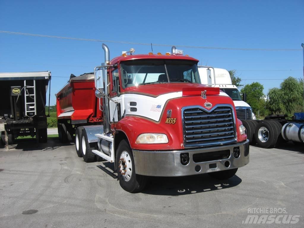 Mack CXN 613 Тягачі
