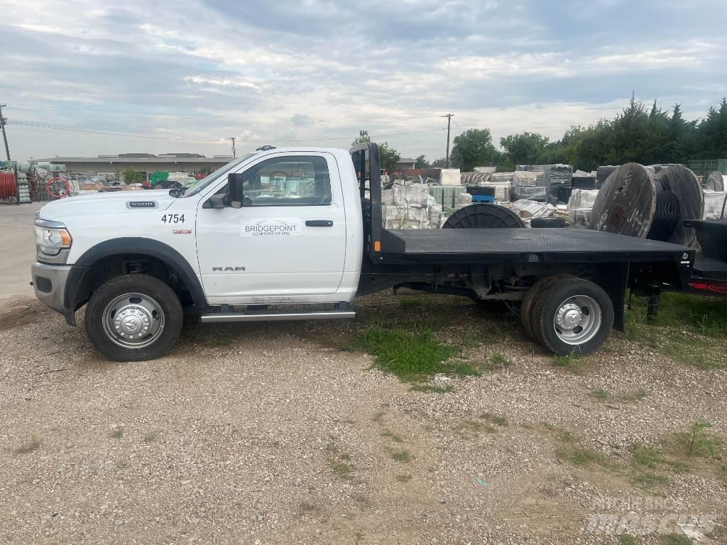 RAM 5500 Вантажівки-платформи/бокове розвантаження