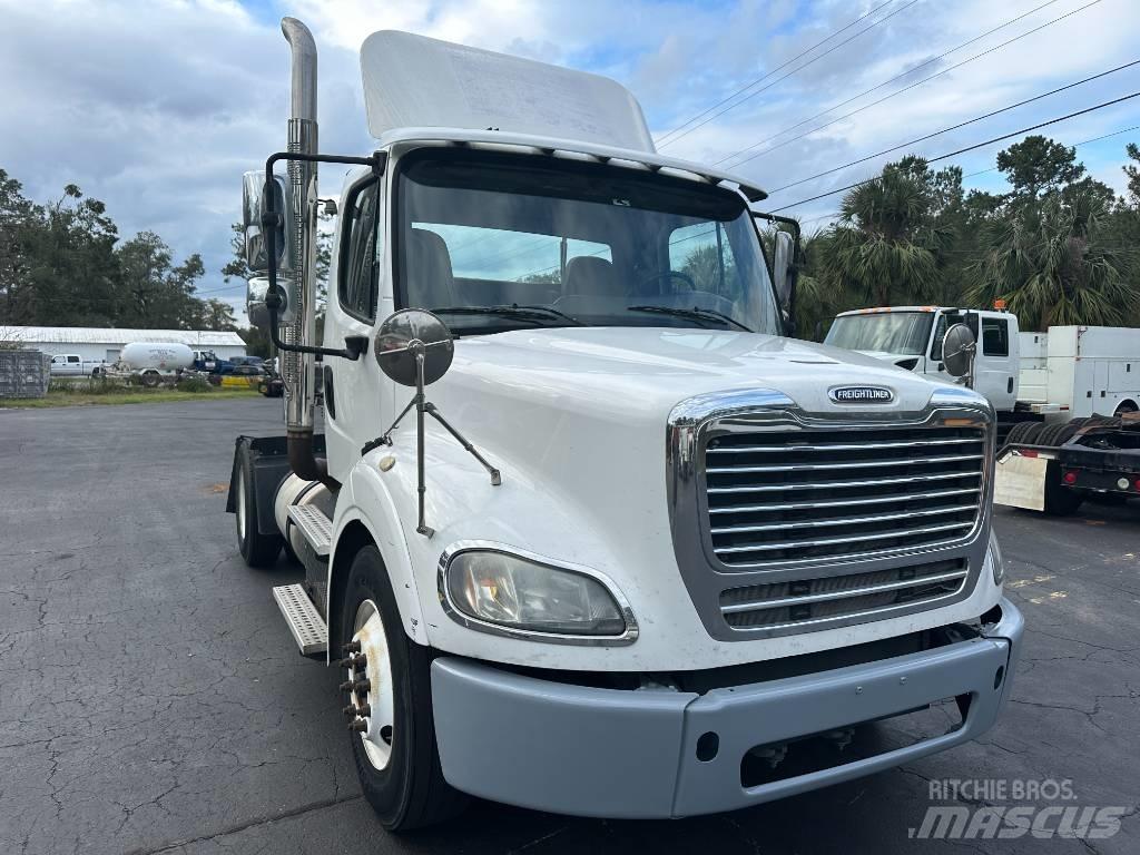 Freightliner M2 112 Тягачі