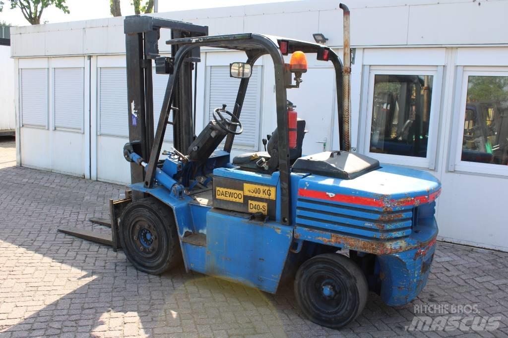Daewoo D 40 S Дизельні навантажувачі