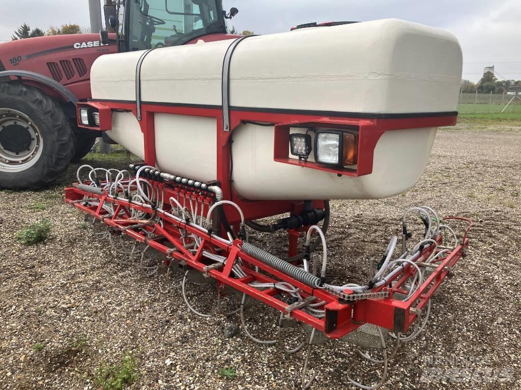  Agrovo 3000 liter Навісні обприскувачі