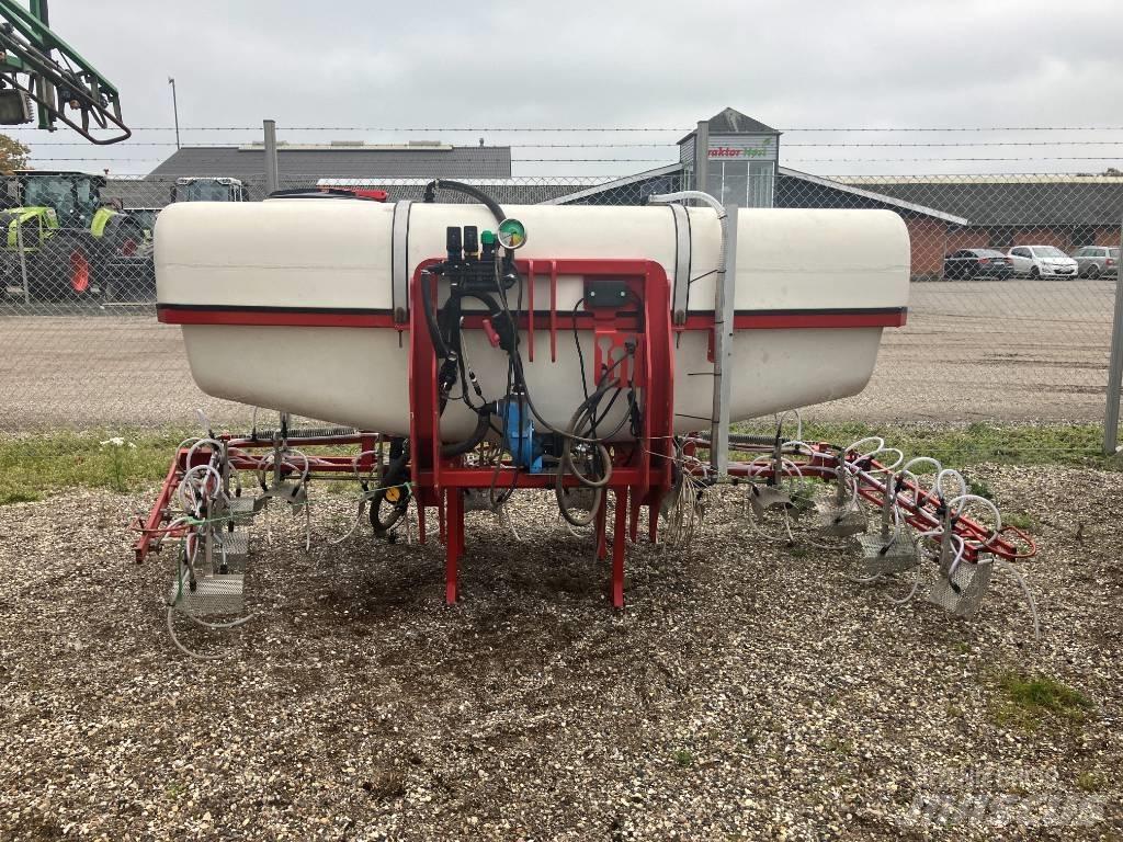  Agrovo 3000 liter Навісні обприскувачі