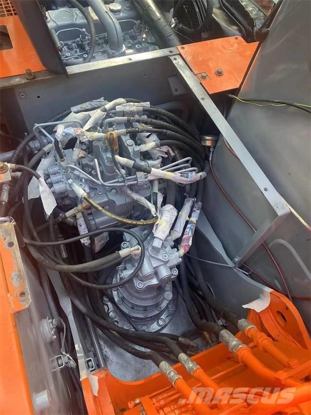 Hitachi EX120 Гусеничні екскаватори