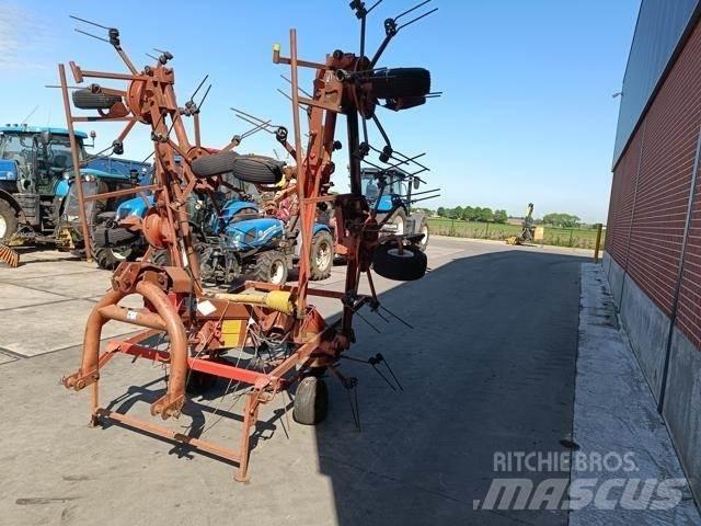 Kuhn GF8501 MH Граблі і сінозворушувачі