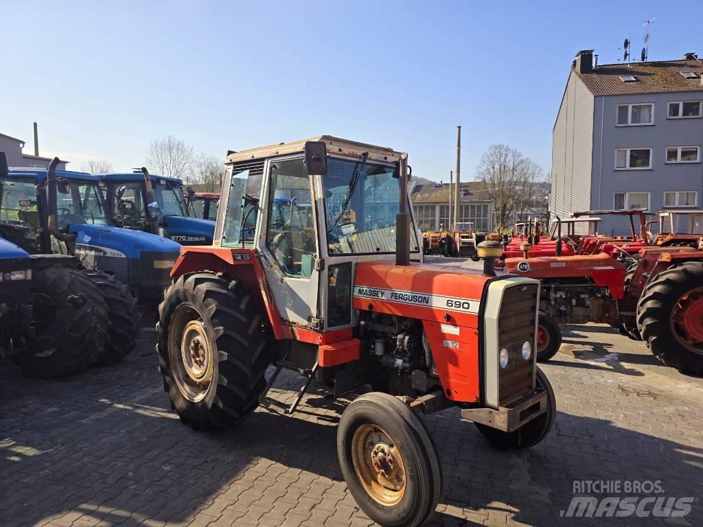 Massey Ferguson 690 Трактори