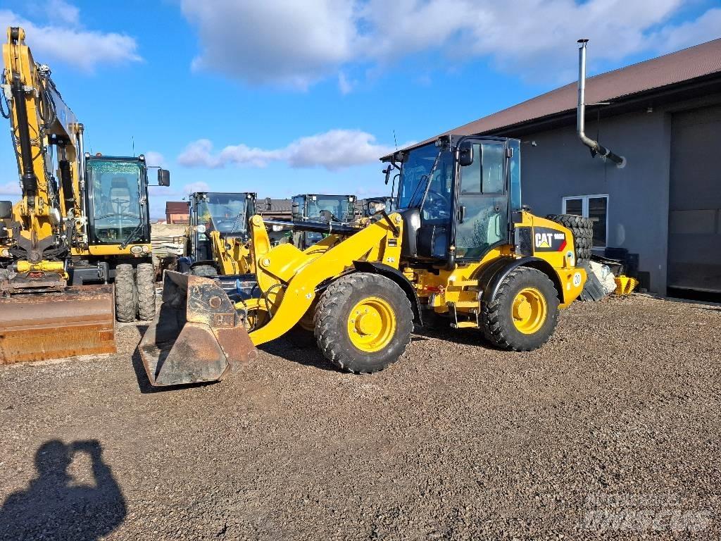 CAT 908M Фронтальні навантажувачі