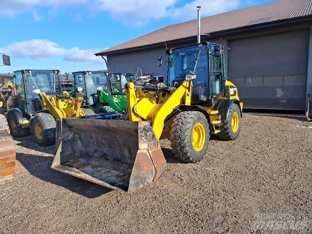CAT 908M Фронтальні навантажувачі