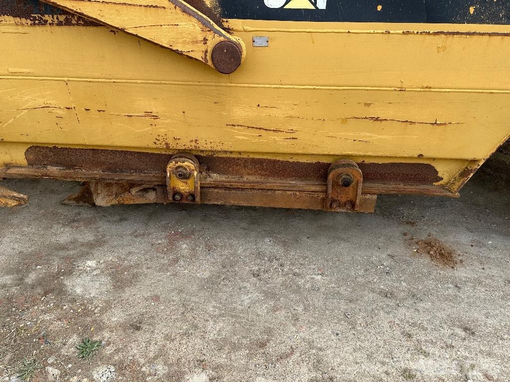 CAT 615 Скрепери