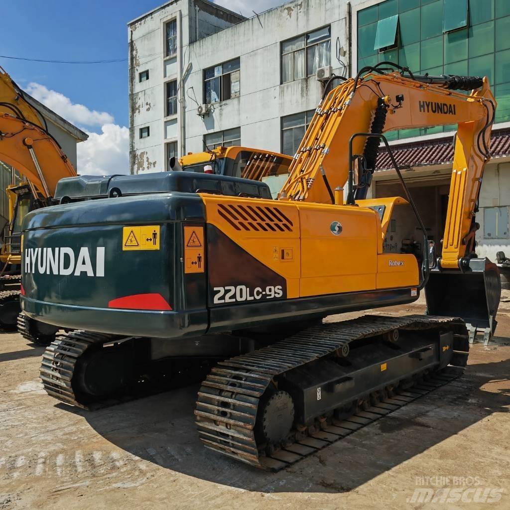 Hyundai R220LC-9S Гусеничні екскаватори