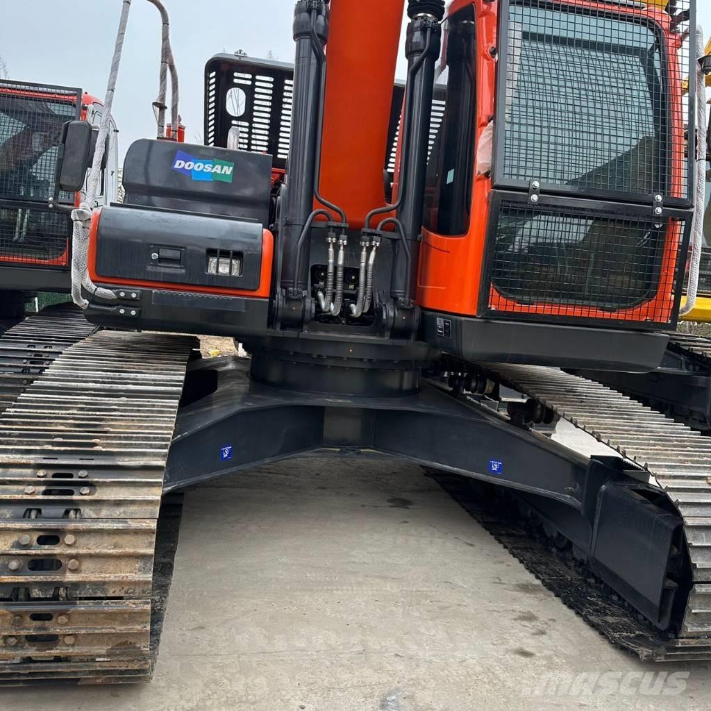 Doosan DX225LC-9C Гусеничні екскаватори