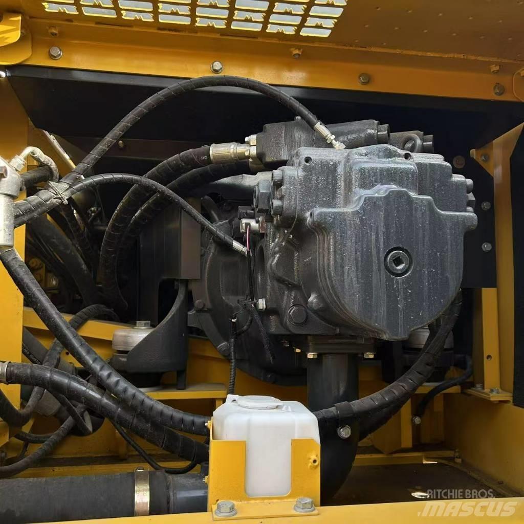 Komatsu 450 Гусеничні екскаватори