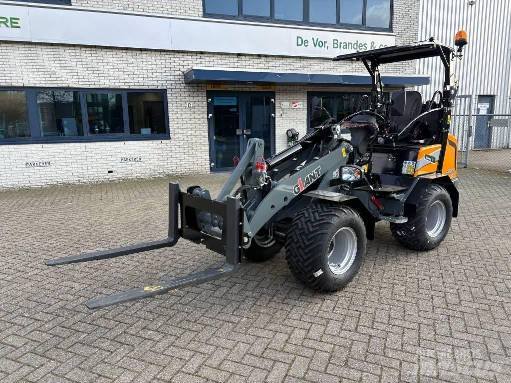 Giant G2500HD Xtra Малі навантажувачі