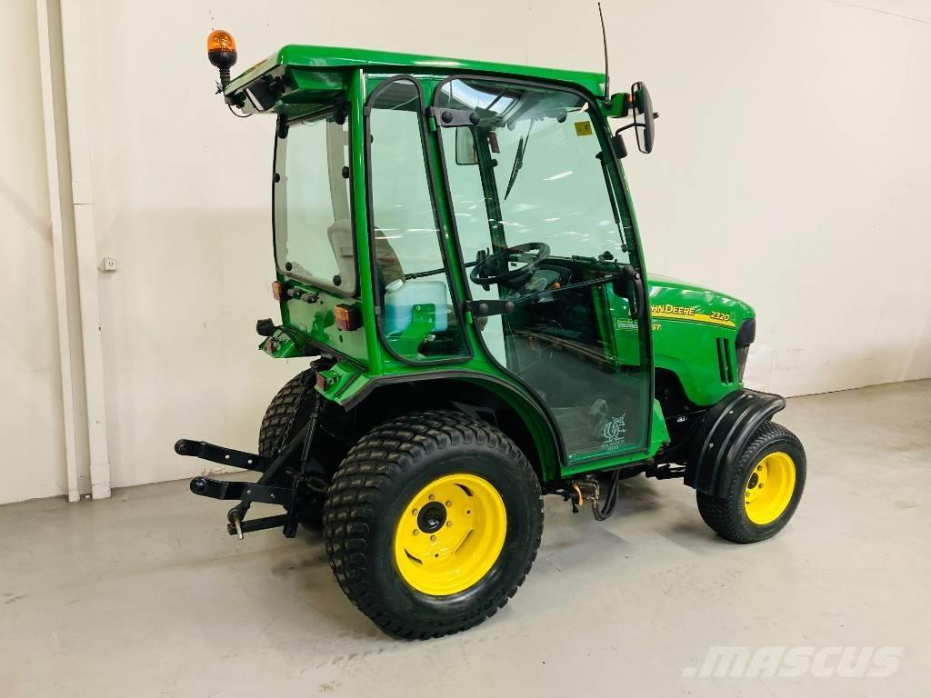 John Deere 2320 Трактори