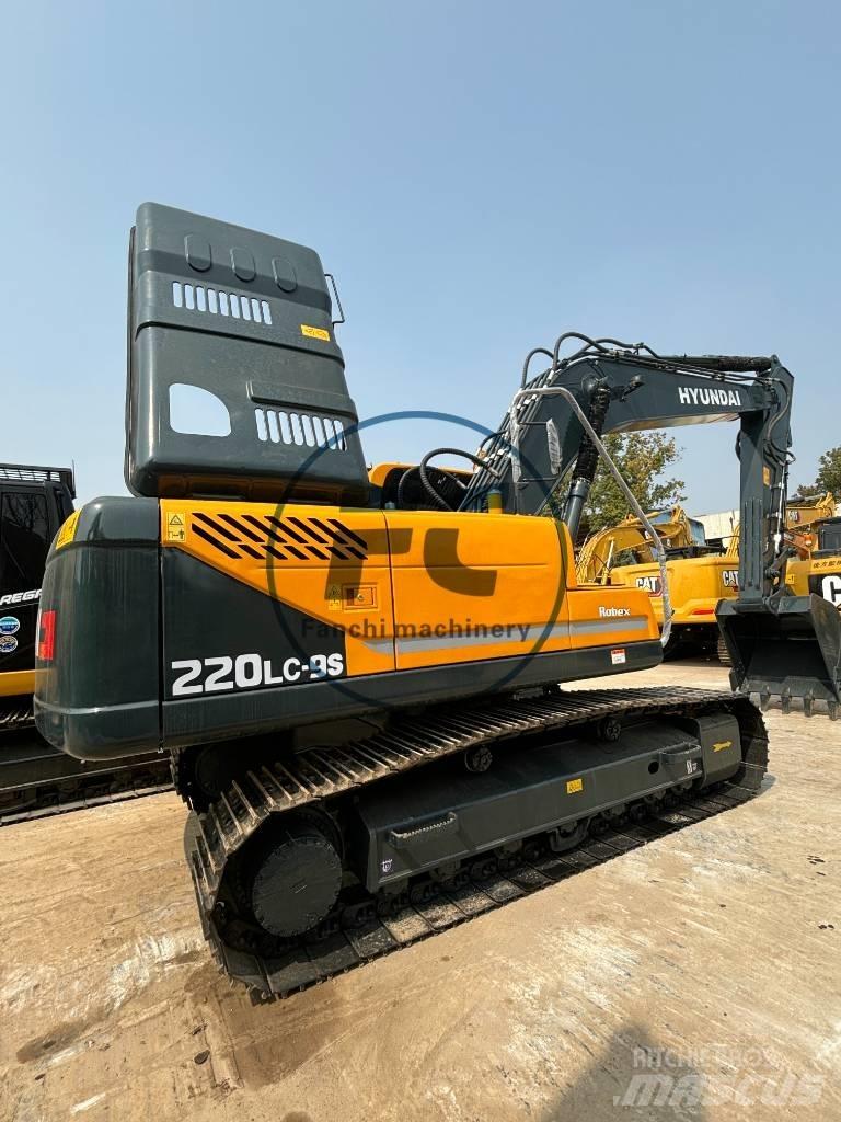 Hyundai 220 LC Гусеничні екскаватори