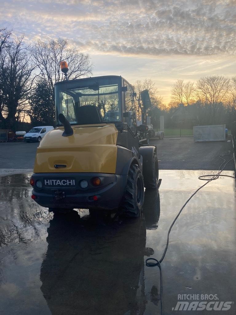 Hitachi ZW 75-6 Фронтальні навантажувачі